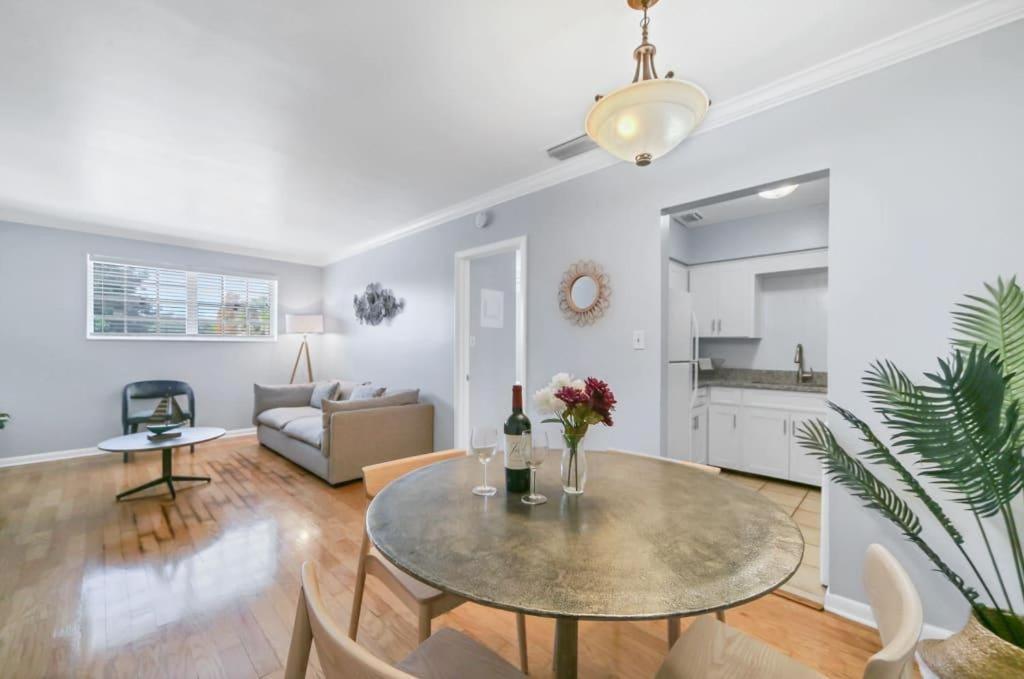 Designed And Well Located Chic 1Br With Parking Apartment Тампа Екстериор снимка